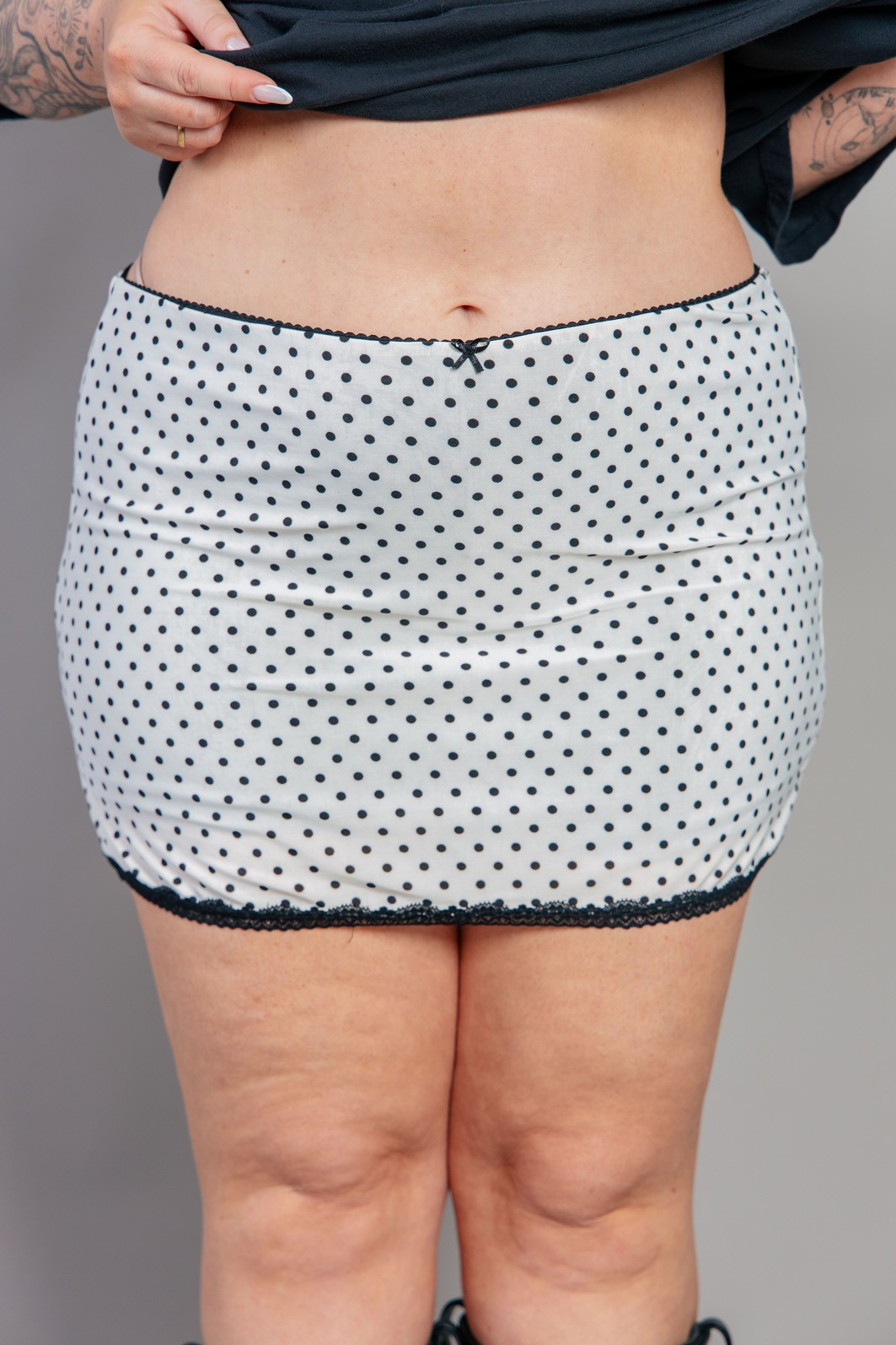 SHORT SAIA CINTURA MÉDIA DE POÁ COM RENDINHA SHORT SAIA CINTURA MÉDIA DE POÁ COM RENDINHA