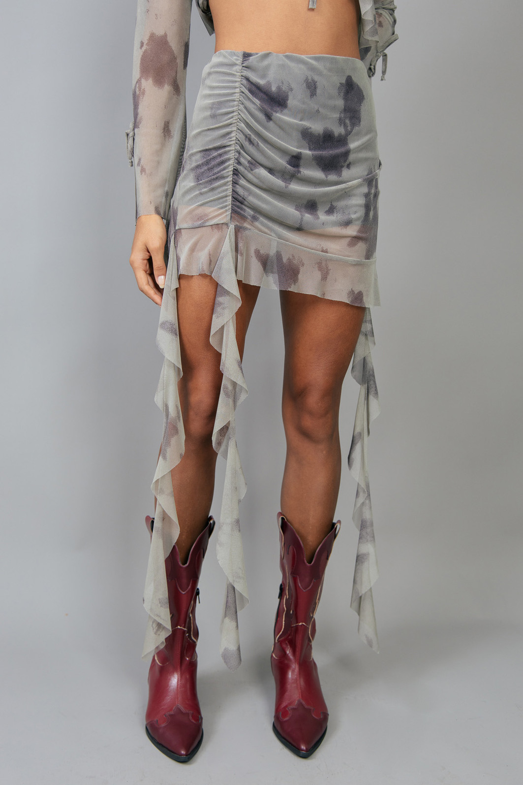 SHORT SAIA DE TULE ESTAMPADO COM PONTAS E BABADO