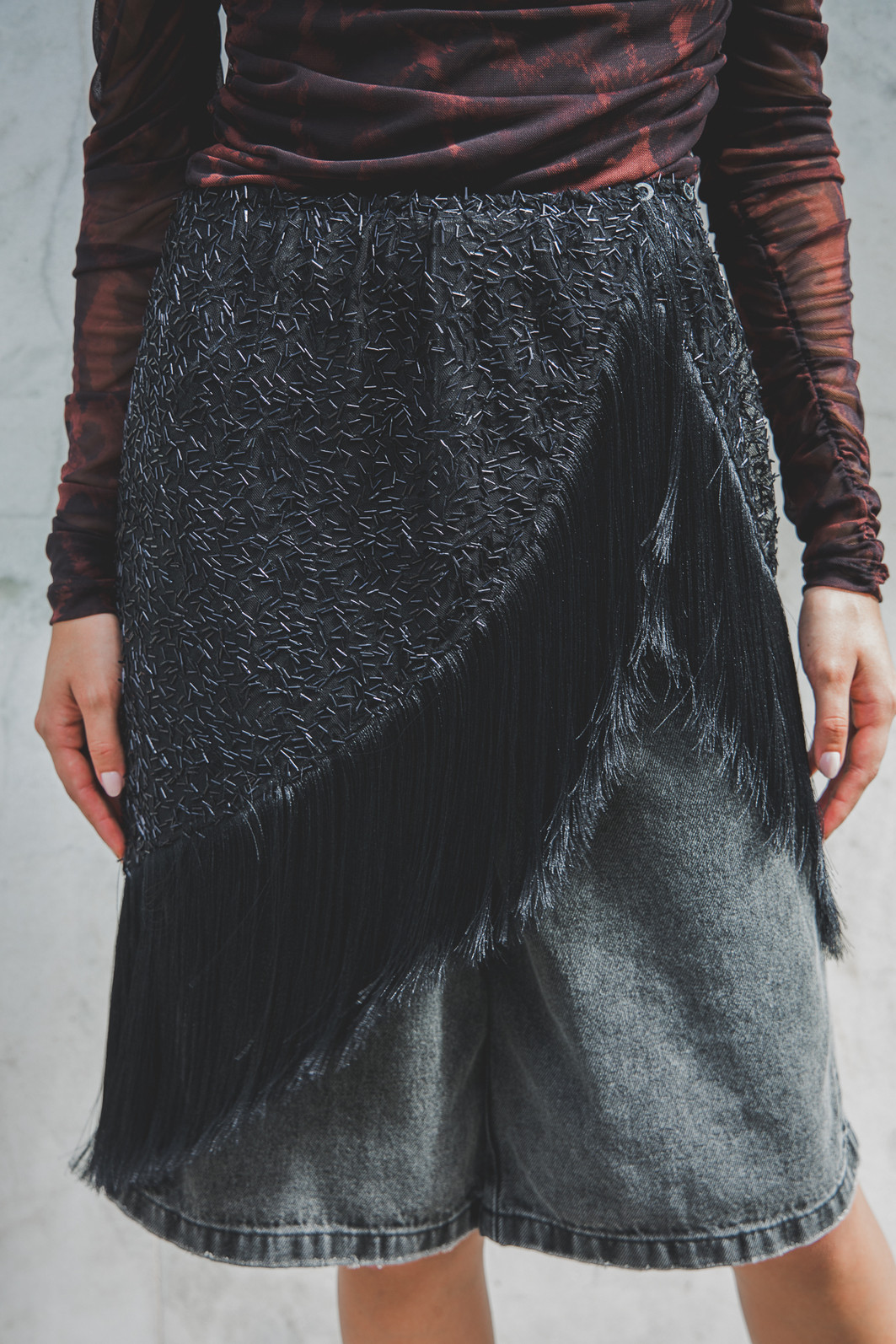 SAIA LENÇO DE CREPE BORDADO COM CANUTILHOS E FRANJAS PRETO SAIA LENÇO DE CREPE BORDADO COM CANUTILHOS E FRANJAS PRETO