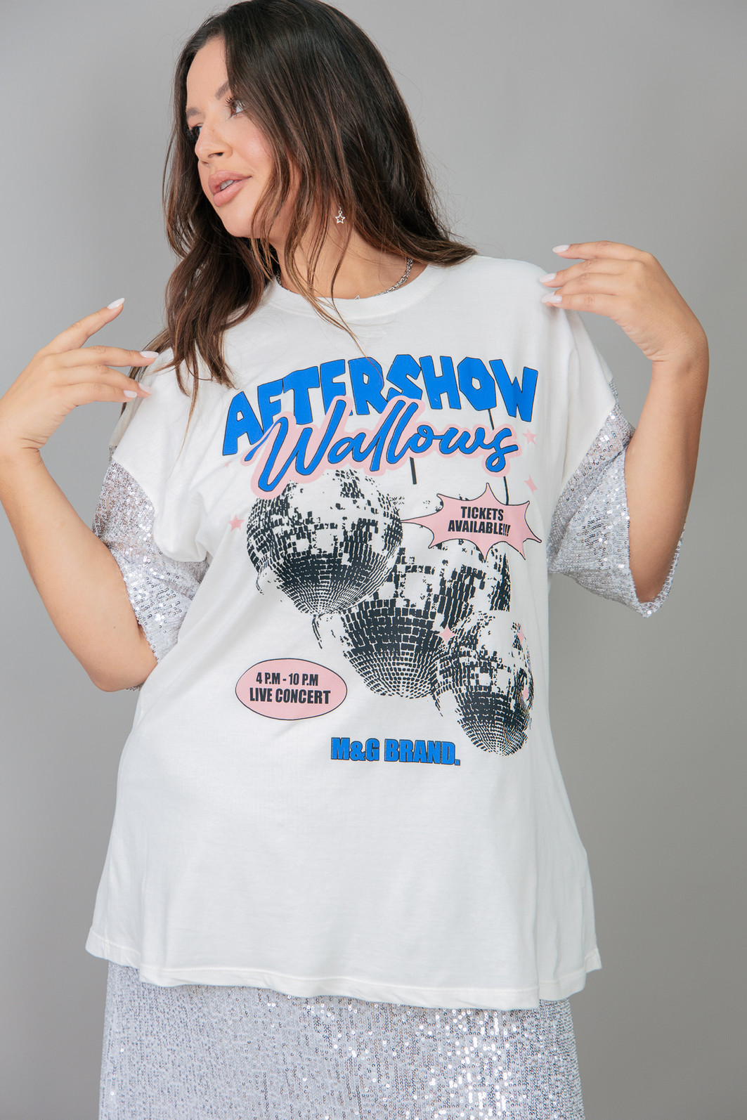 CAMISETA T-SHIRT VINTAGE OFF COM MANGAS DE PAETÊ PRATA CAMISETA T-SHIRT VINTAGE OFF COM MANGAS DE PAETÊ PRATA