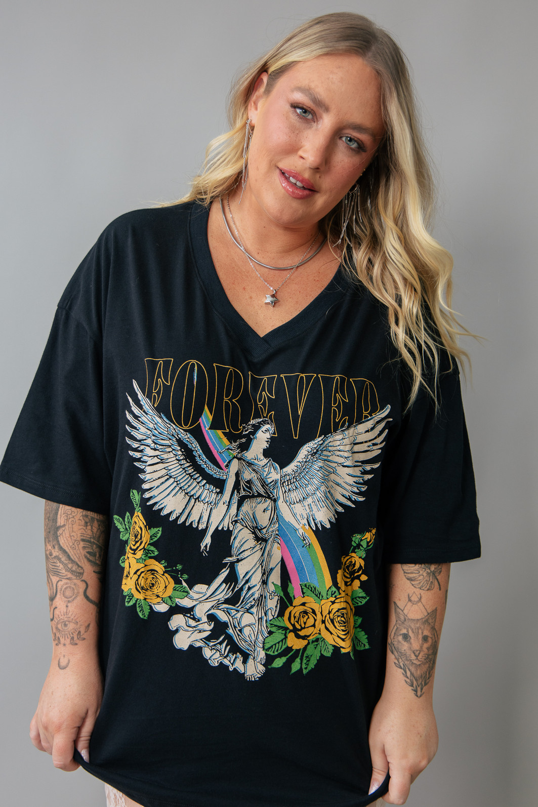 CAMISETA DECOTE V VINTAGE PRETA FOREVER