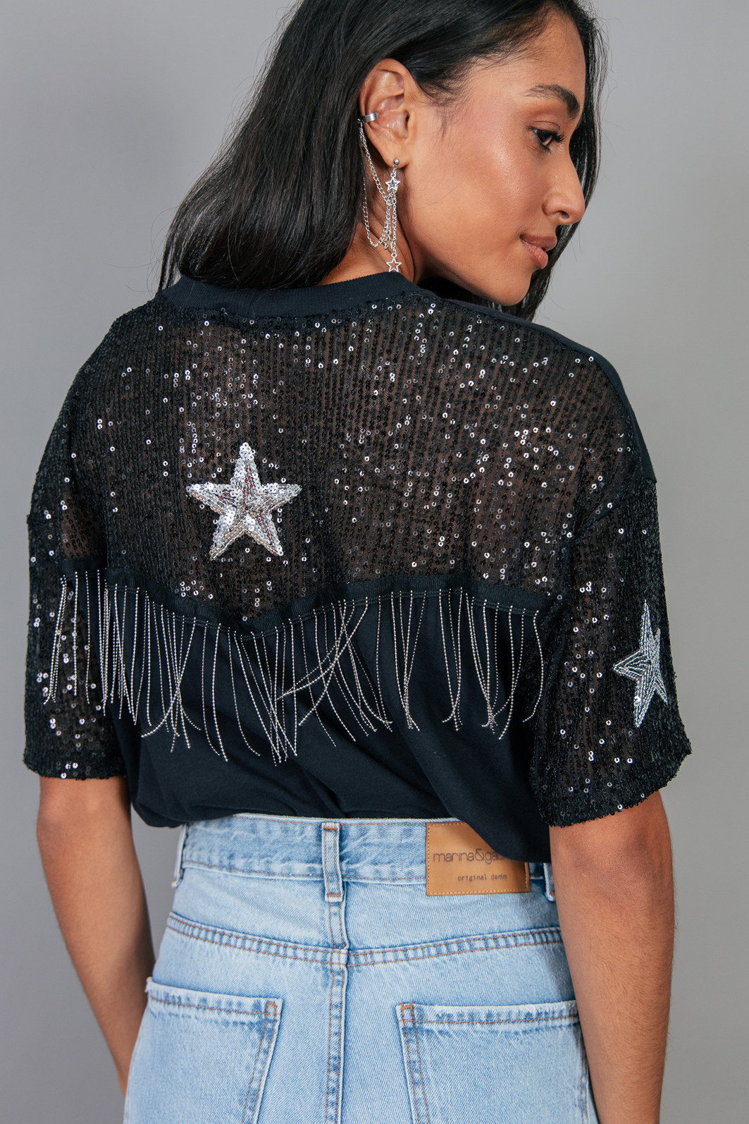 T-SHIRT VINTAGE COM PAETÊS E MALHA COM BORDADO E FRANJAS