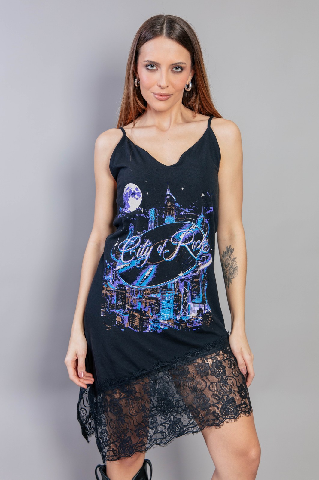 VESTIDO DE ALCINHA PRETO COM RENDA CITY OF ROCK VESTIDO DE ALCINHA PRETO COM RENDA CITY OF ROCK