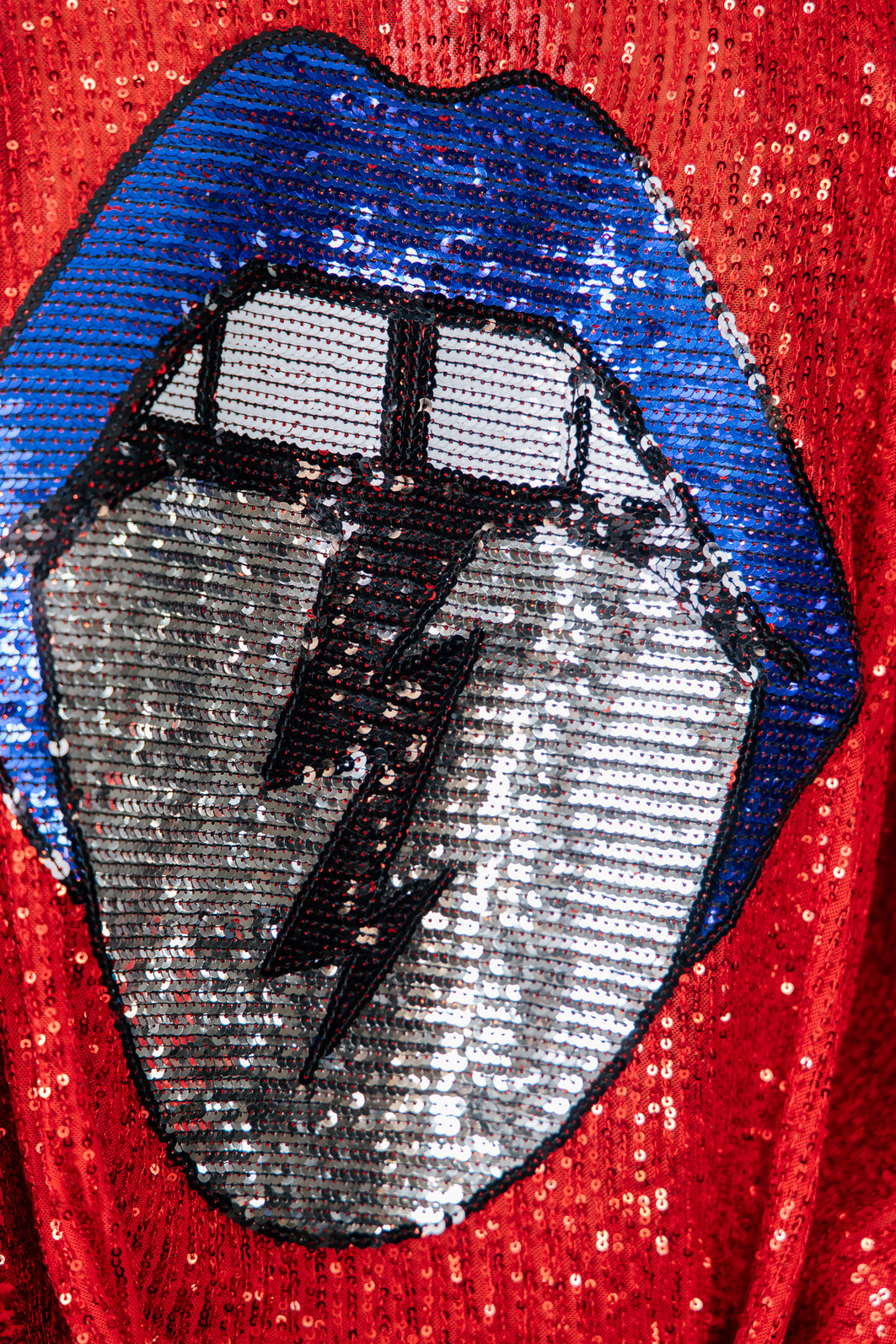 KIMONO AMPLO DE PAETÊ VERMELHO COM BORDADO MOUTH