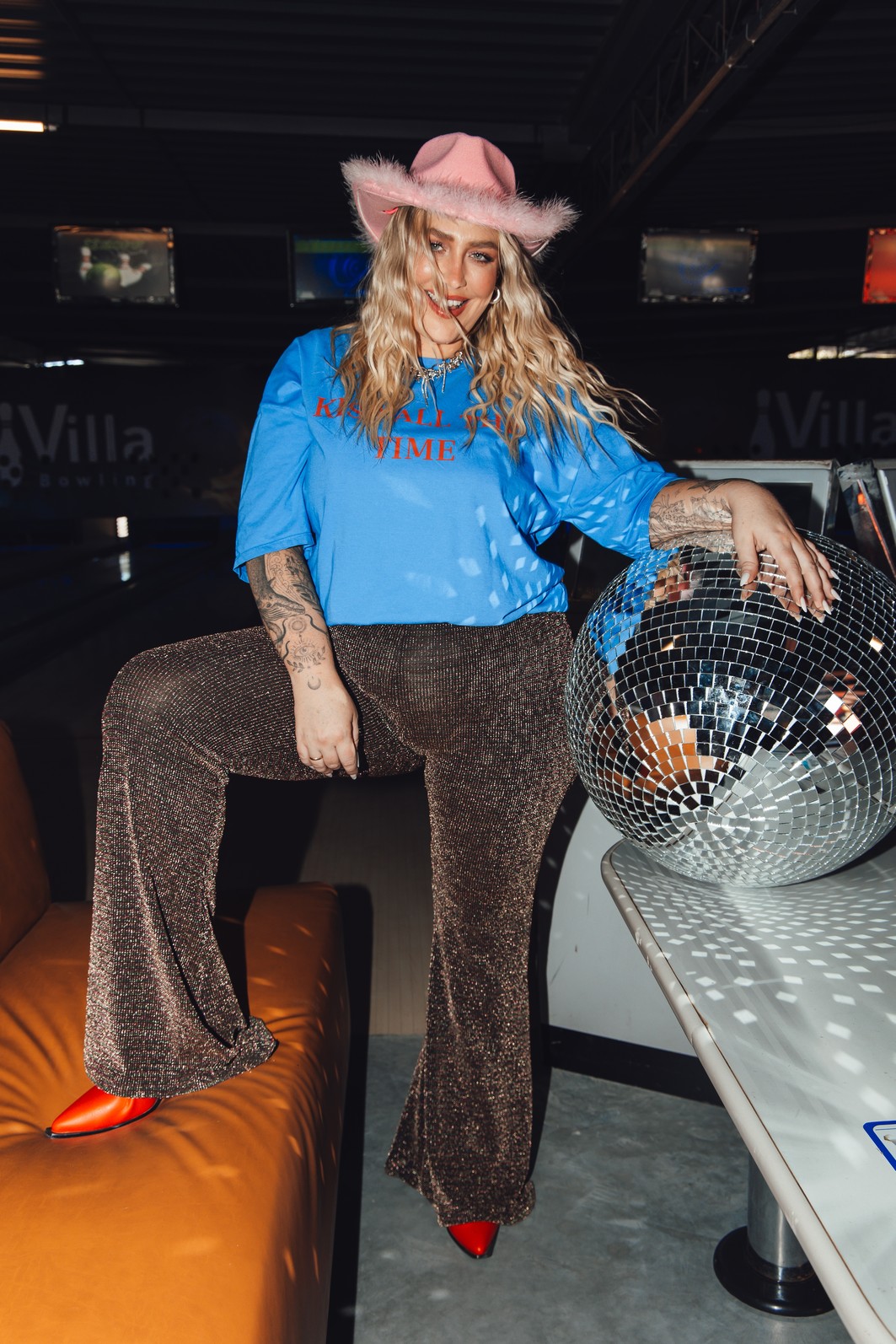 CALÇA FLARE CINTURA ALTA PRETA COM LUREX MULTICOLORIDO CALÇA FLARE CINTURA ALTA PRETA COM LUREX MULTICOLORIDO