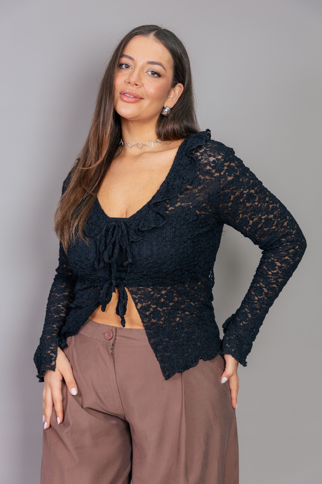 BLUSA MANGA LONGA DE RENDA COM AMARRAÇÃO BLUSA MANGA LONGA DE RENDA COM AMARRAÇÃO