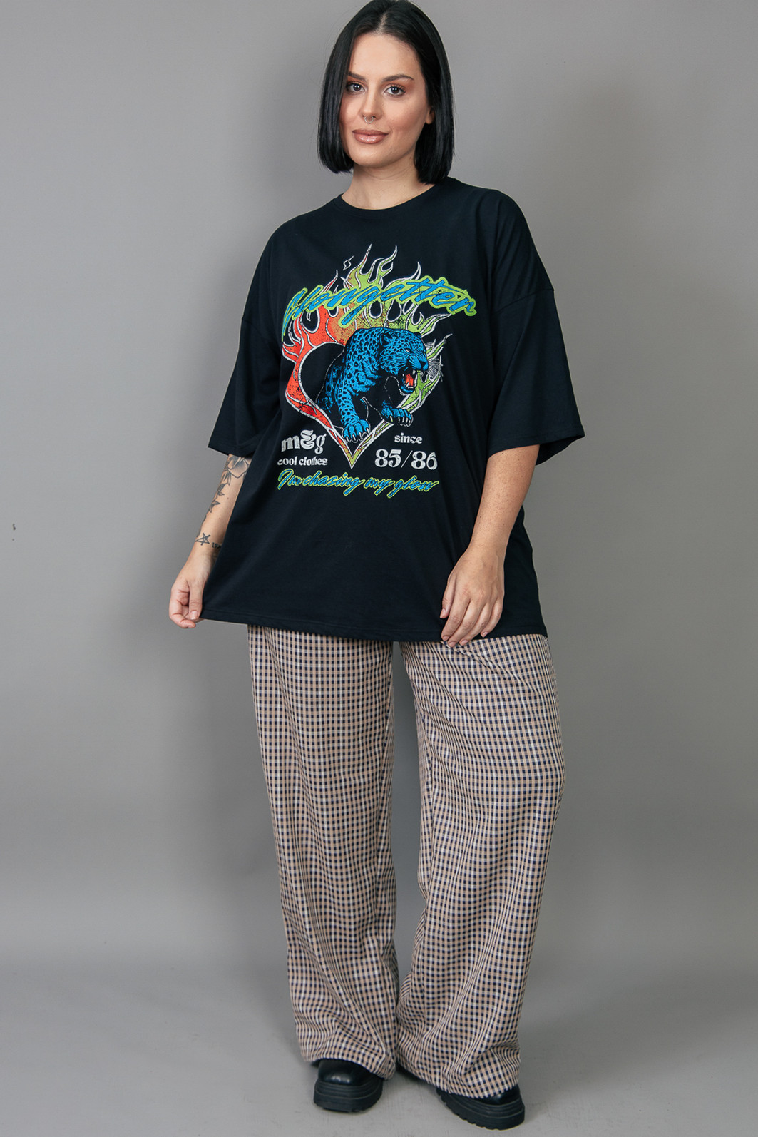 T-SHIRT OVERSIZED PRETA GLOWGETTER