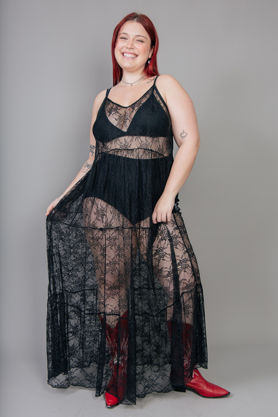 VESTIDO AMPLO RENDA PRETA VESTIDO AMPLO RENDA PRETA