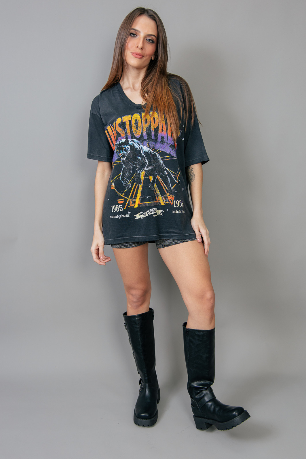 T-SHIRT OVERSIZED DECOTE V PRETO UNSTOPPABLE