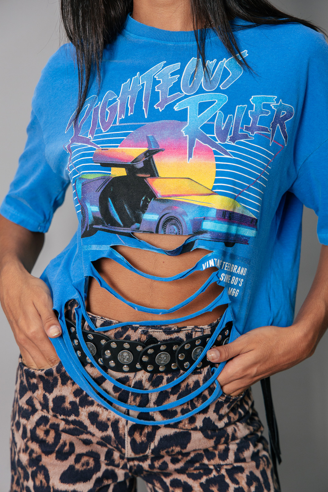 T-SHIRT VINTAGE AZUL COM CORTES A LASER RULER T-SHIRT VINTAGE AZUL COM CORTES A LASER RULER