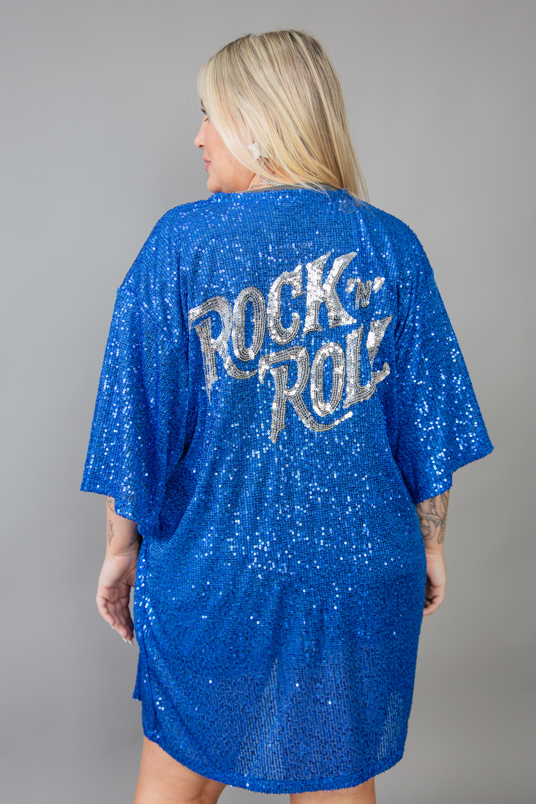 KIMONO COMPRIDO EM PAETÊ AZUL BORDADO PARTY ON