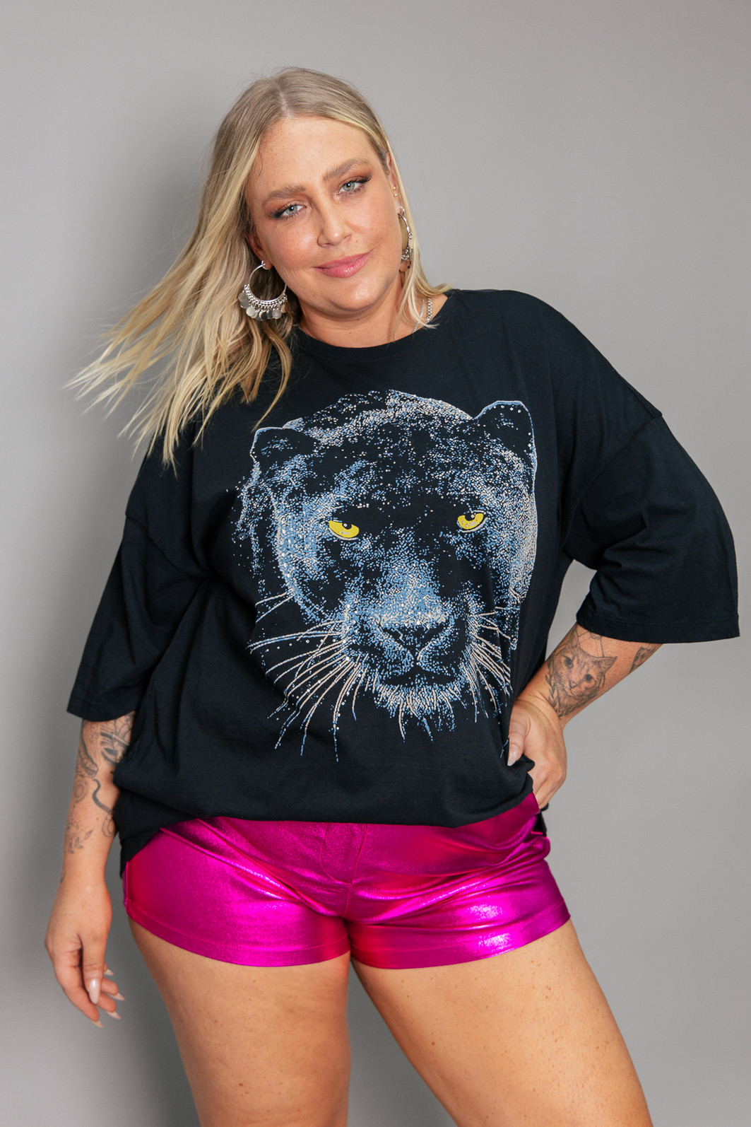 T-SHIRT OVERSIZED PRETA PANTHER COM CRISTAIS T-SHIRT OVERSIZED PRETA PANTHER COM CRISTAIS