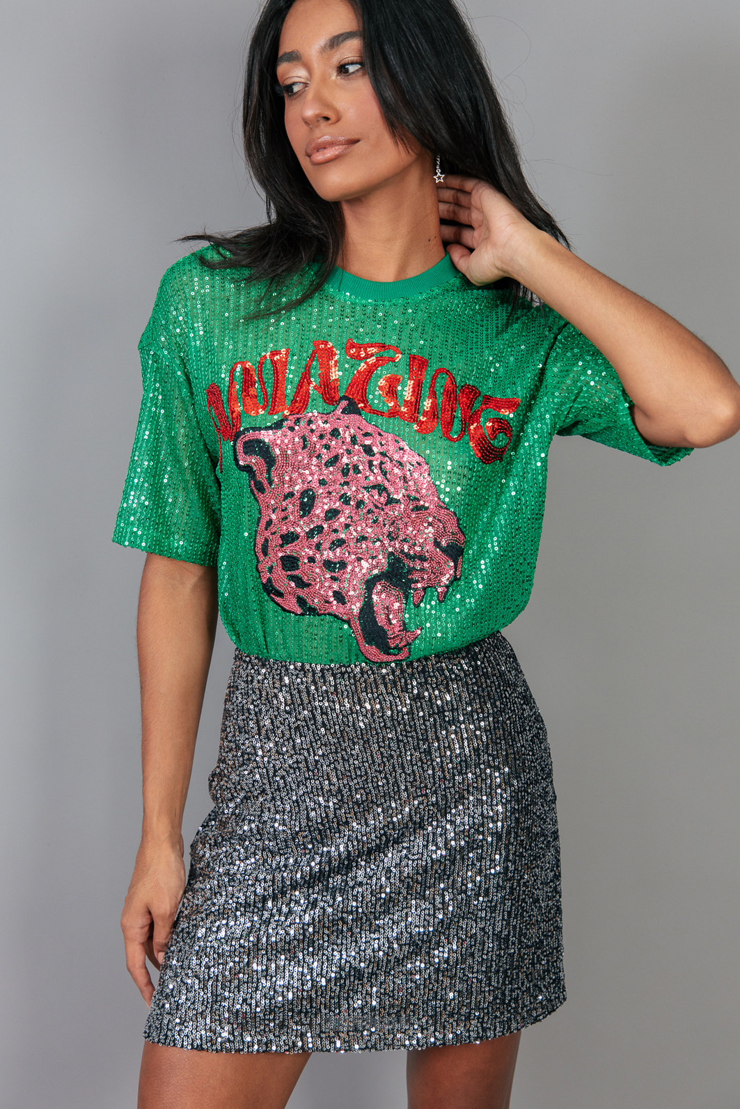 T-SHIRT VINTAGE DE PAETÊS VERDE COM BORDADO FRENTE AMAZING T-SHIRT VINTAGE DE PAETÊS VERDE COM BORDADO FRENTE AMAZING