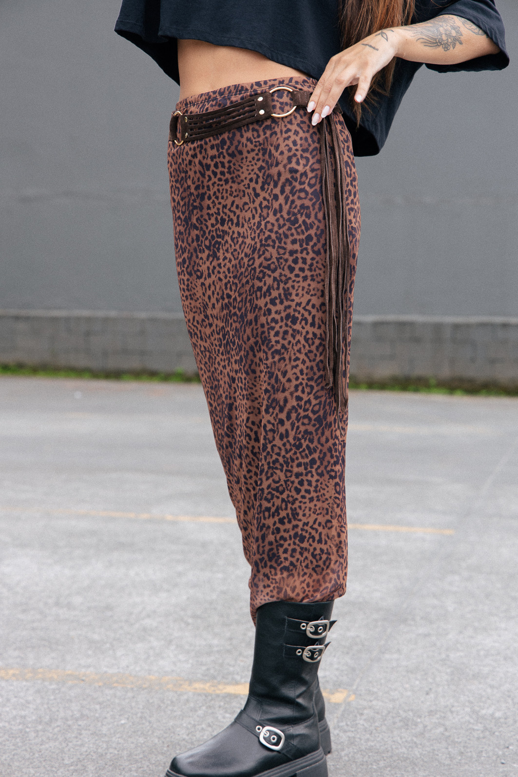 CINTO CAMURÇA MARROM COM AMARRAÇÃO LATERAL