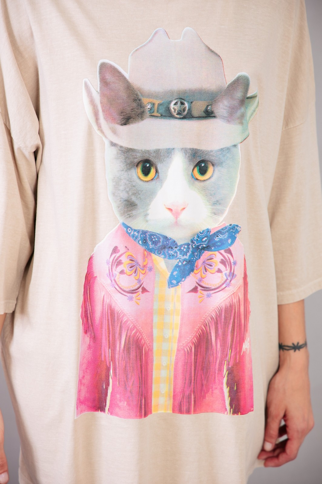 CAMISETA T-SHIRT OVERSIZED BEGE CAT COWBOY