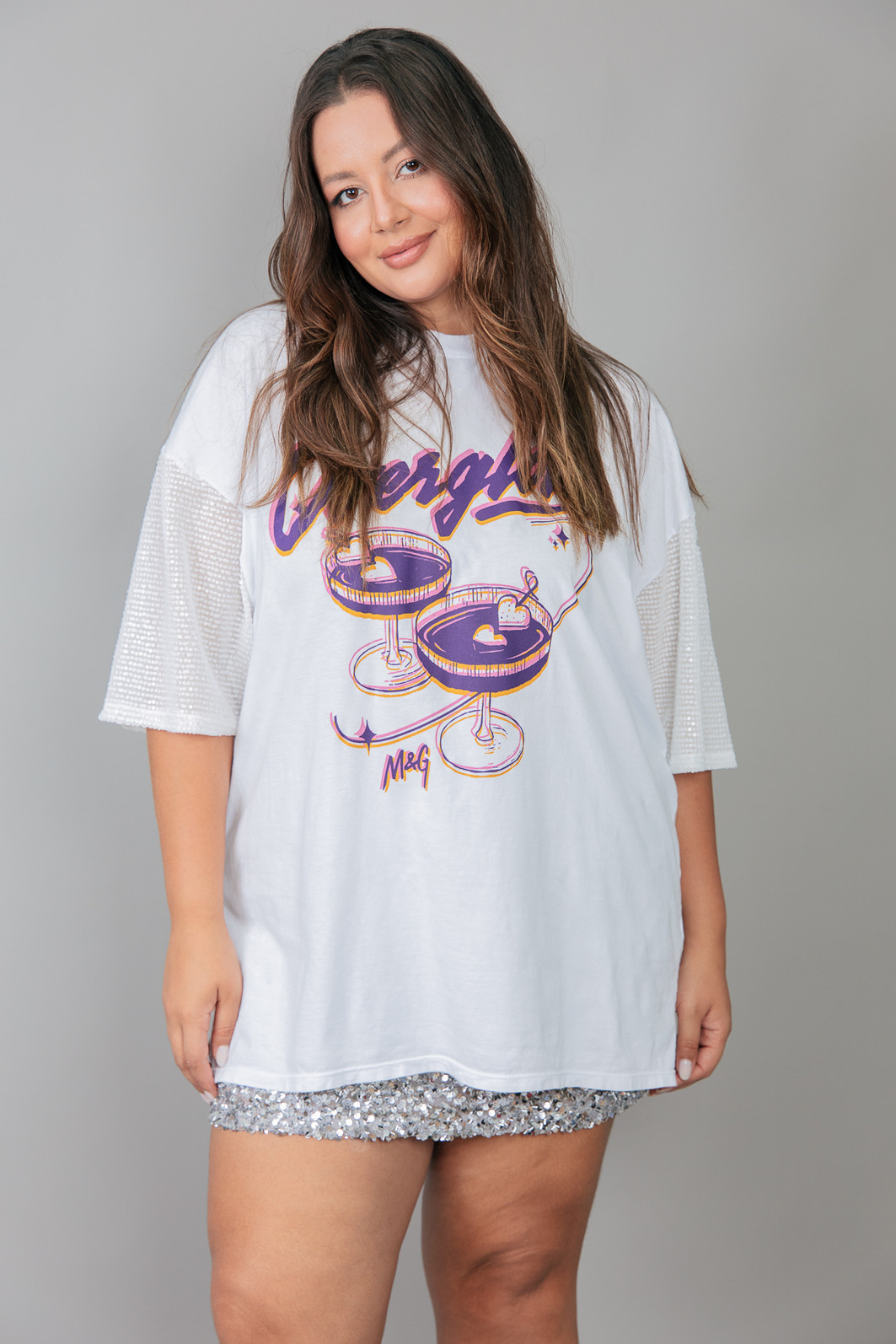 CAMISETA T-SHIRT VINTAGE BRANCA COM MANGAS DE PAETÊ OVERGLOW