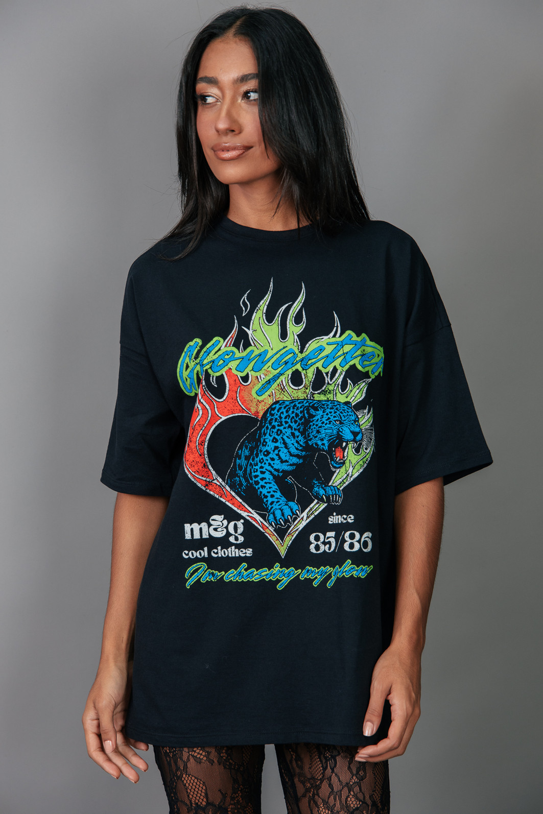 T-SHIRT OVERSIZED PRETA GLOWGETTER