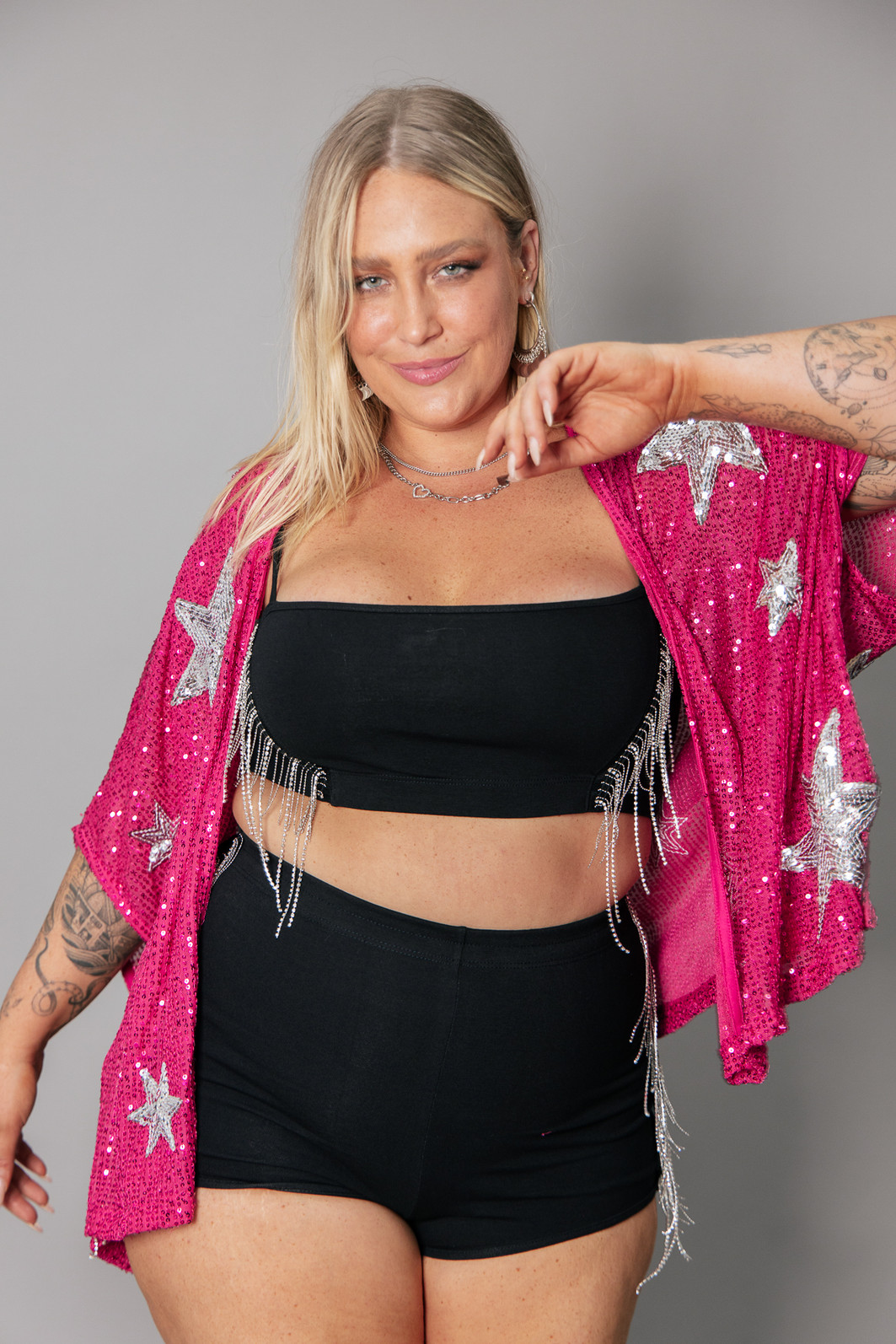 KIMONO DE PAETÊ ROSA COM BORDADO ESTRELAS PRATA