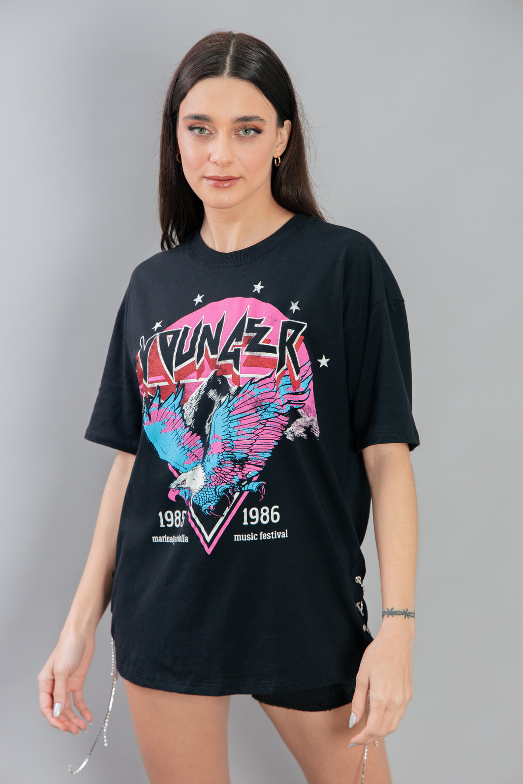 CAMISETA T-SHIRT VINTAGE COM CORRENTES LATERAIS YOUNGER