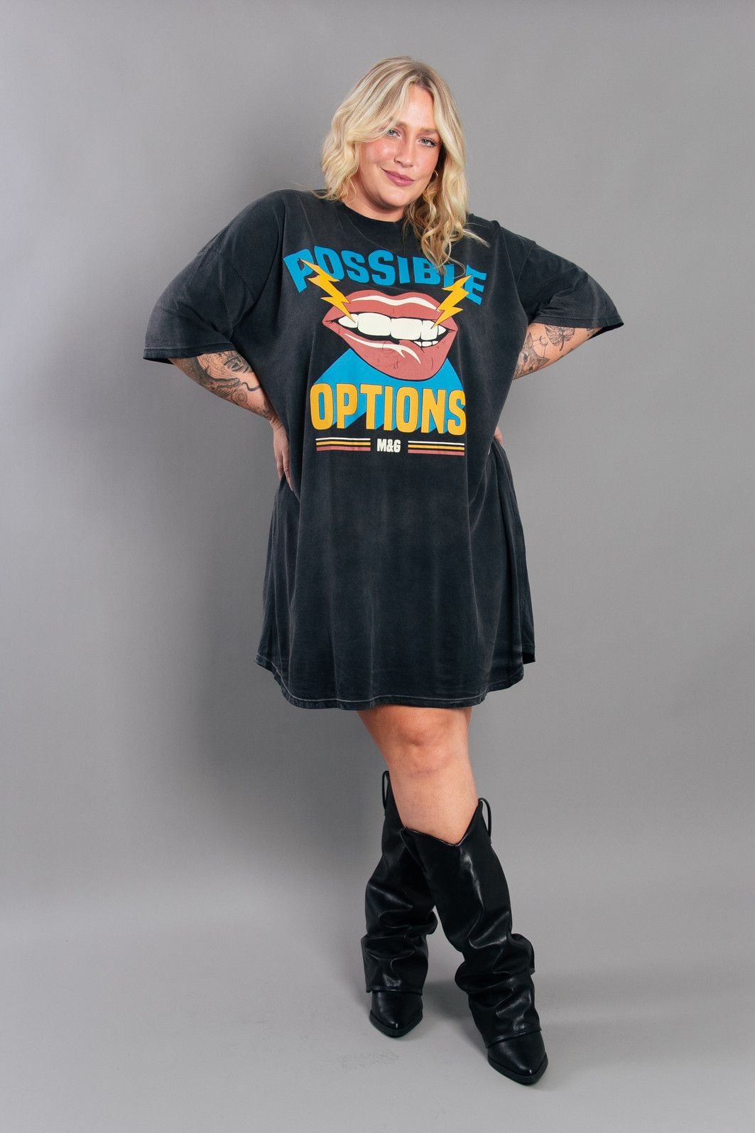 VESTIDO AMPLO COM PREGA COSTAS PRETO MARMORIZADO POSSIBLE VESTIDO AMPLO COM PREGA COSTAS PRETO MARMORIZADO POSSIBLE