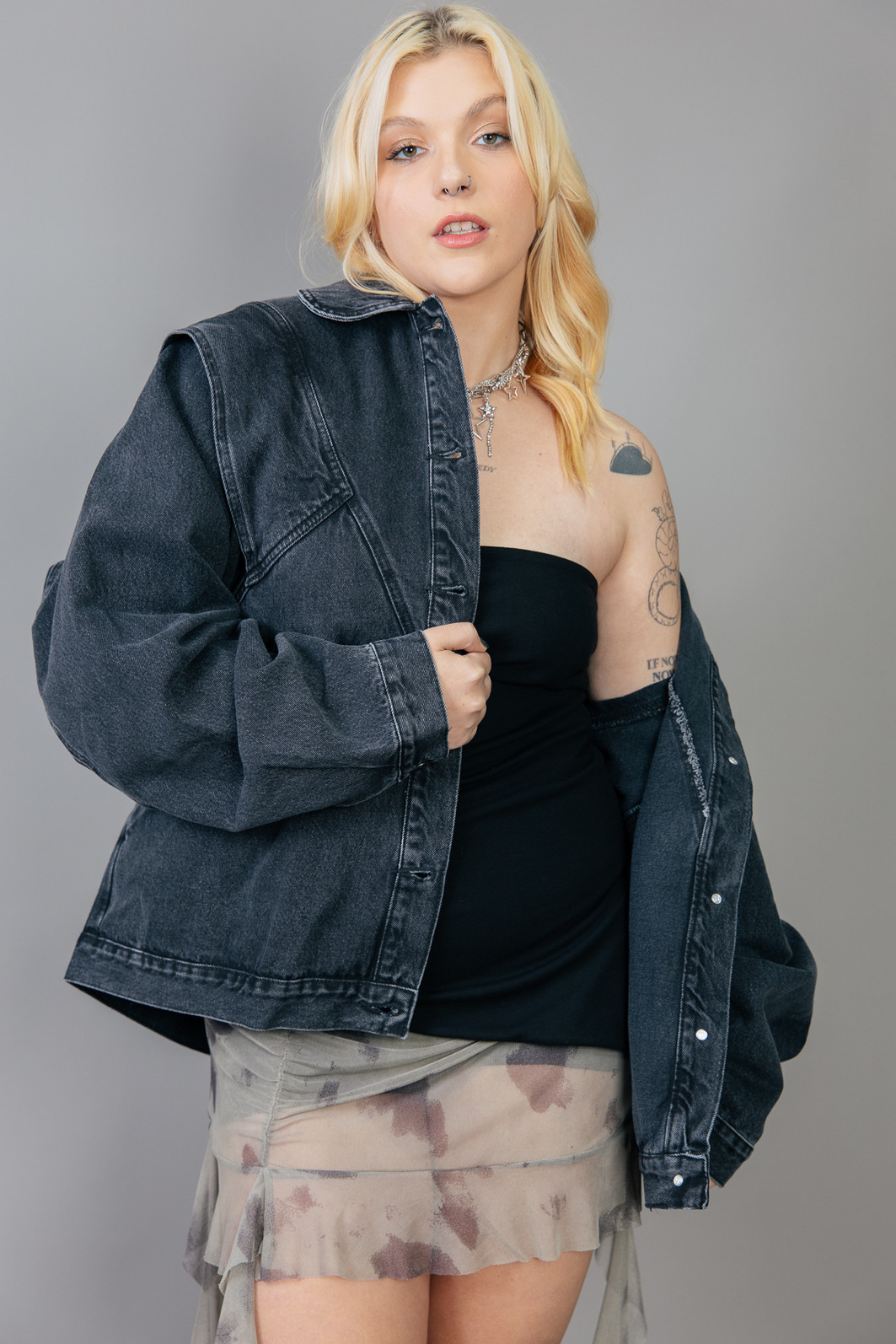 JAQUETA PRETA OVERSIZED 80s