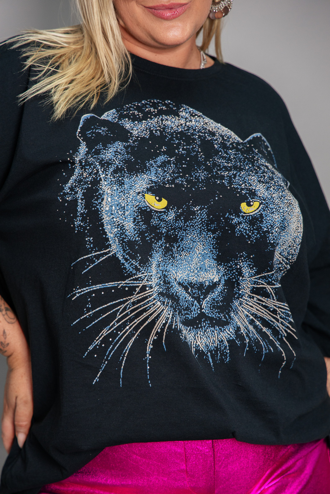T-SHIRT OVERSIZED PRETA PANTHER COM CRISTAIS T-SHIRT OVERSIZED PRETA PANTHER COM CRISTAIS