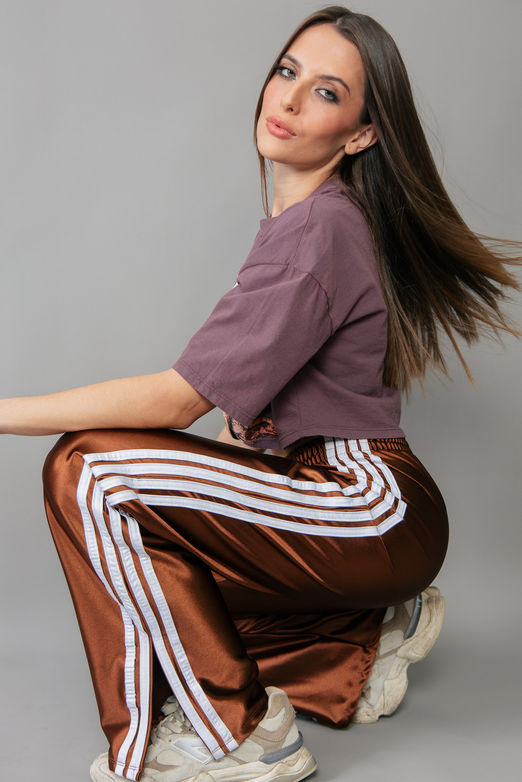 CALÇA SPORT MARROM COM LISTRAS CALÇA SPORT MARROM COM LISTRAS