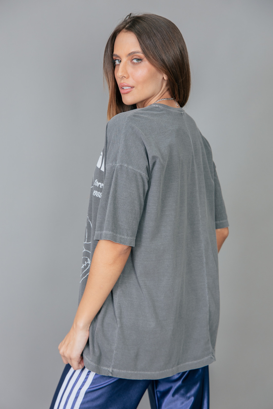 CAMISETA T-SHIRT OVERSIZED CINZA NEVER FORGET CAMISETA T-SHIRT OVERSIZED CINZA NEVER FORGET