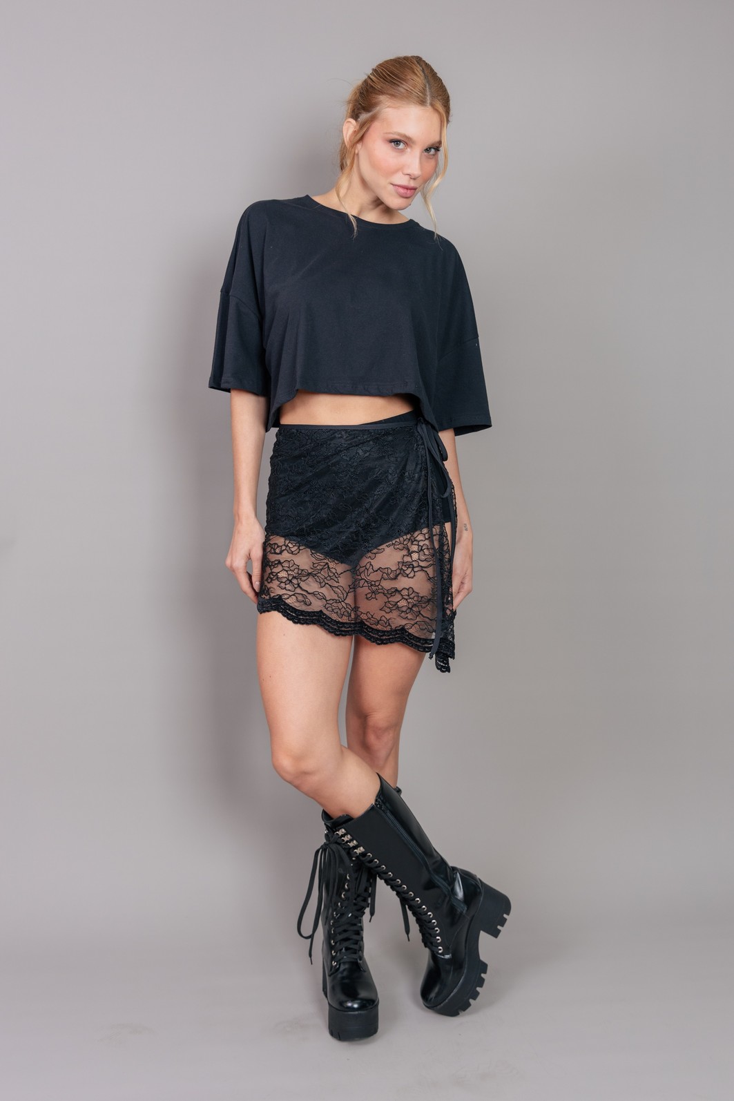 CAMISETA CROPPED AMPLA BÁSICA PRETA CAMISETA CROPPED AMPLA BÁSICA PRETA