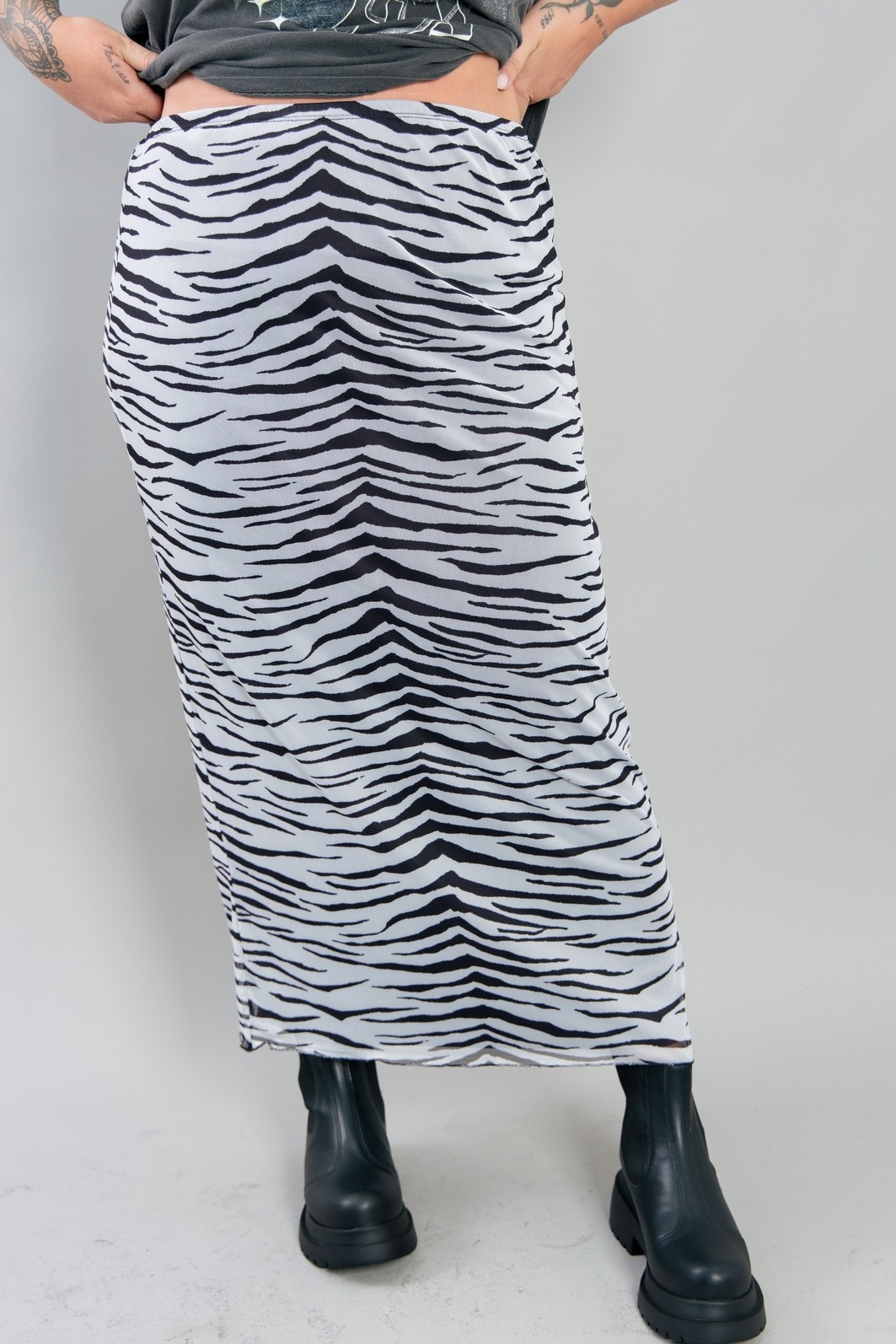 SAIA MIDI TULE COM FORRO ESTAMPA TIGRE