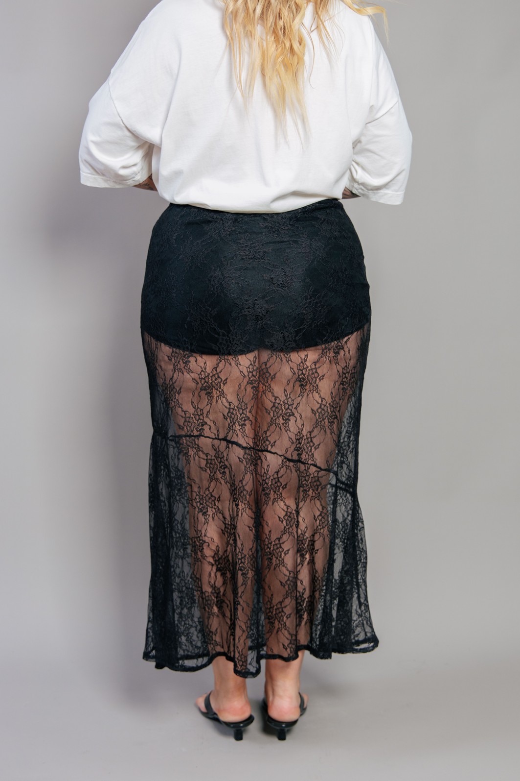SAIA DE RENDA MIDI SEM FORRO PRETO SAIA DE RENDA MIDI SEM FORRO PRETO
