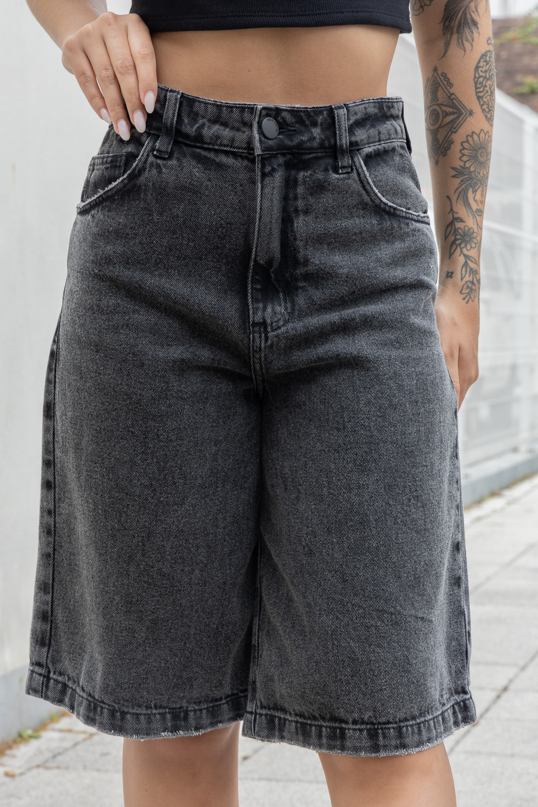 BERMUDA JORTS DE SARJA PRETA BERMUDA JORTS DE SARJA PRETA