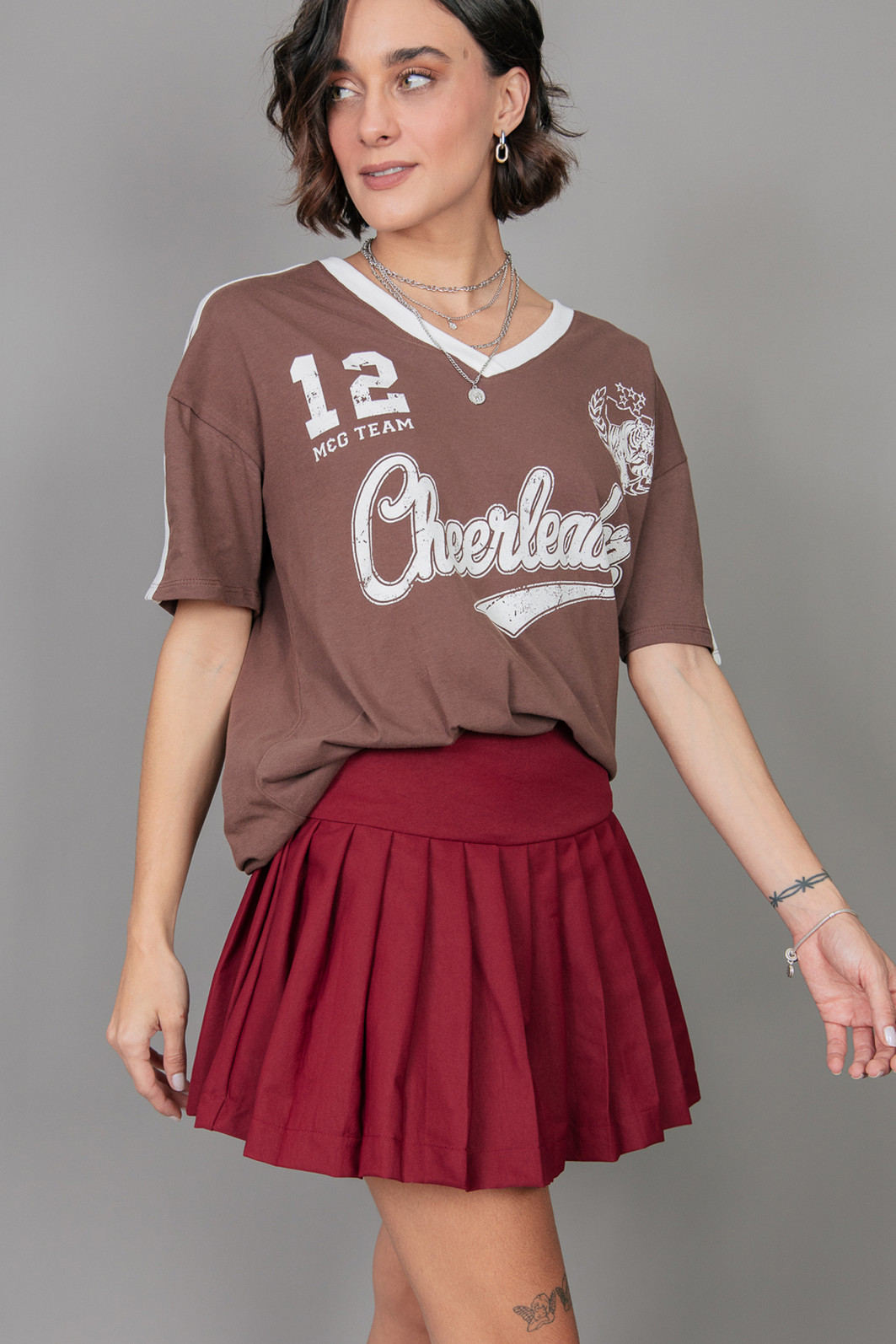 CAMISETA DECOTE V VINTAGE MARROM CHEERLEADER CAMISETA DECOTE V VINTAGE MARROM CHEERLEADER