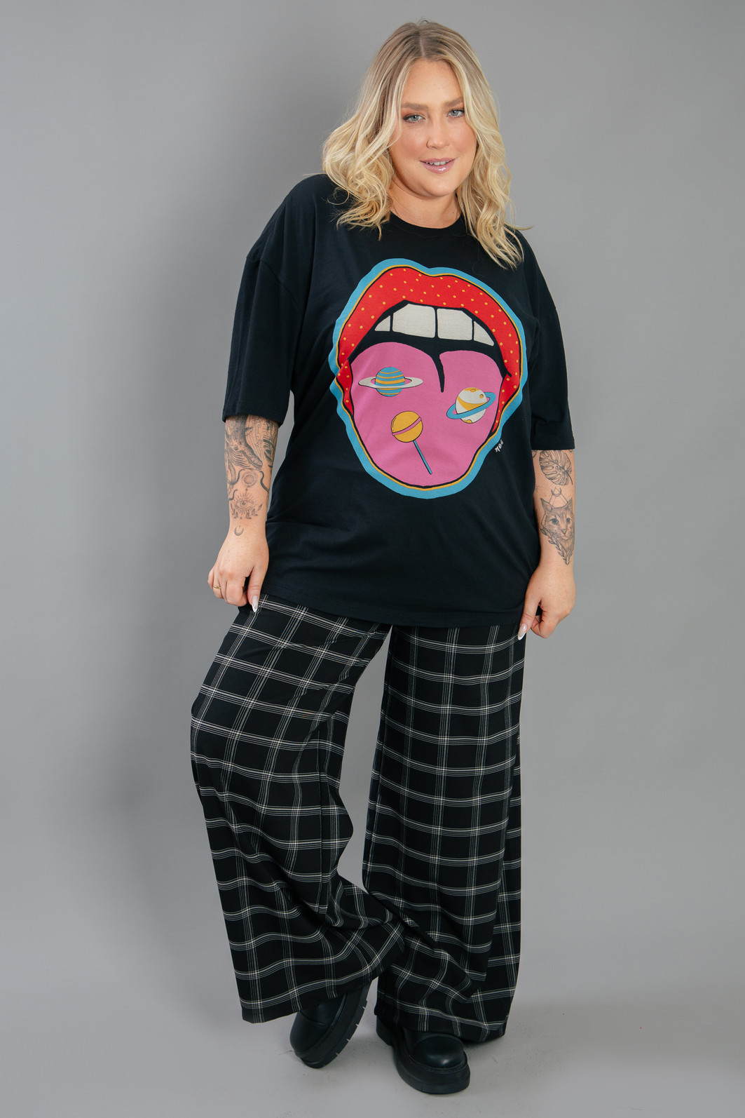 CALÇA ALFAIATARIA XADREZ COM ELÁSTICO NA CINTURA CALÇA ALFAIATARIA XADREZ COM ELÁSTICO NA CINTURA