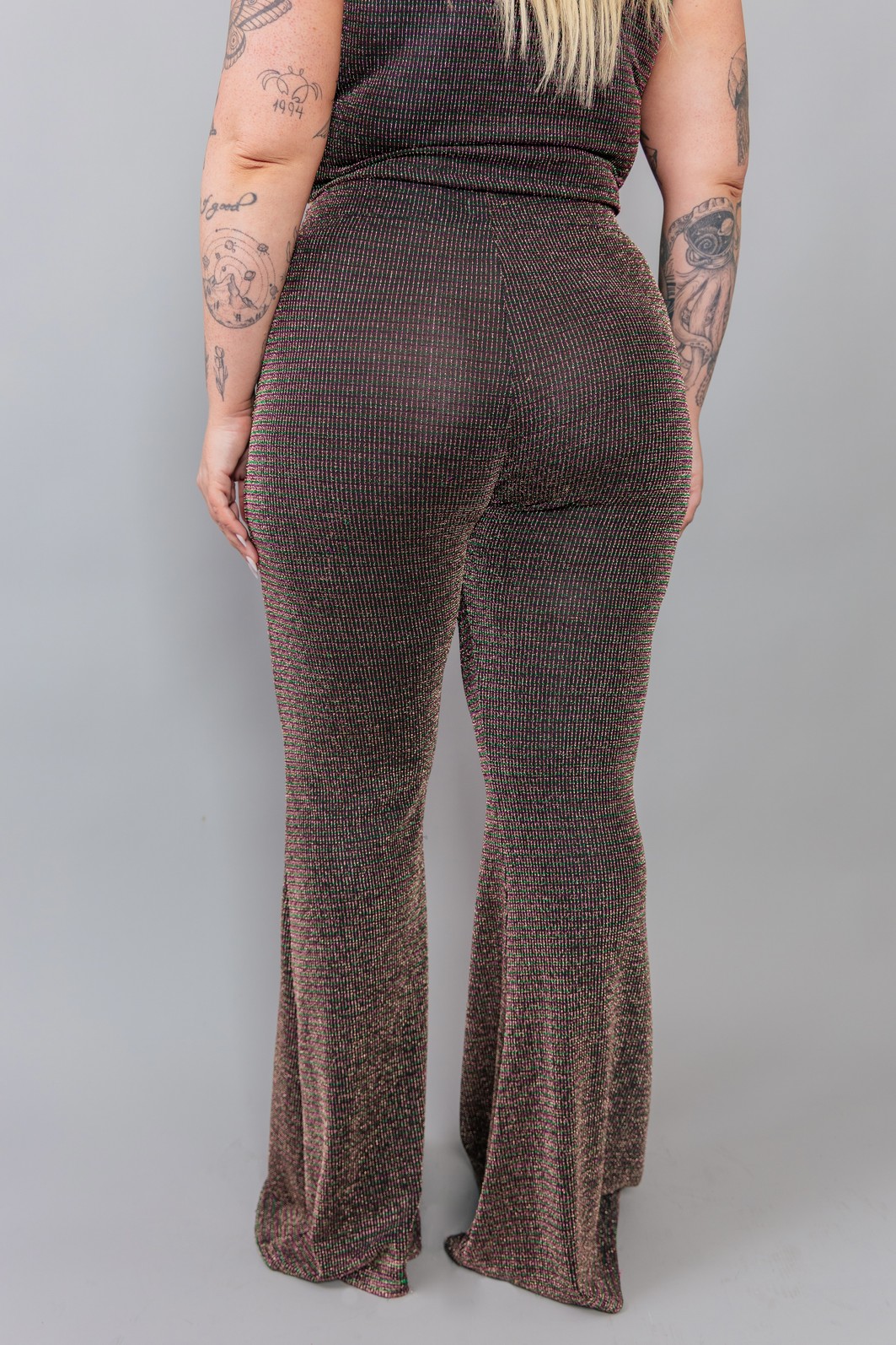 CALÇA FLARE CINTURA ALTA PRETA COM LUREX MULTICOLORIDO CALÇA FLARE CINTURA ALTA PRETA COM LUREX MULTICOLORIDO