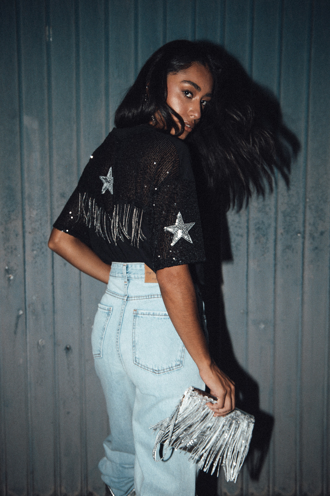 T-SHIRT VINTAGE COM PAETÊS E MALHA COM BORDADO E FRANJAS