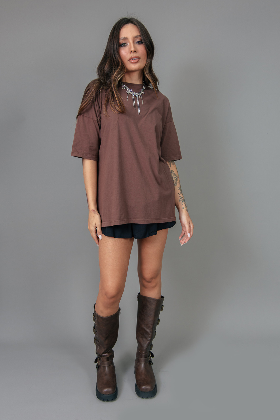 T-SHIRT OVERSIZED MARROM LISA BÁSICA