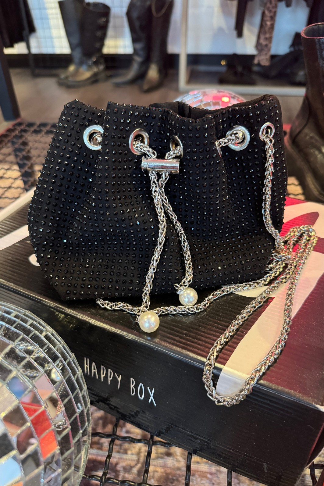 BOLSA MINI SACO PRETA  ALÇA EM CORRENTE BOLSA MINI SACO PRETA  ALÇA EM CORRENTE