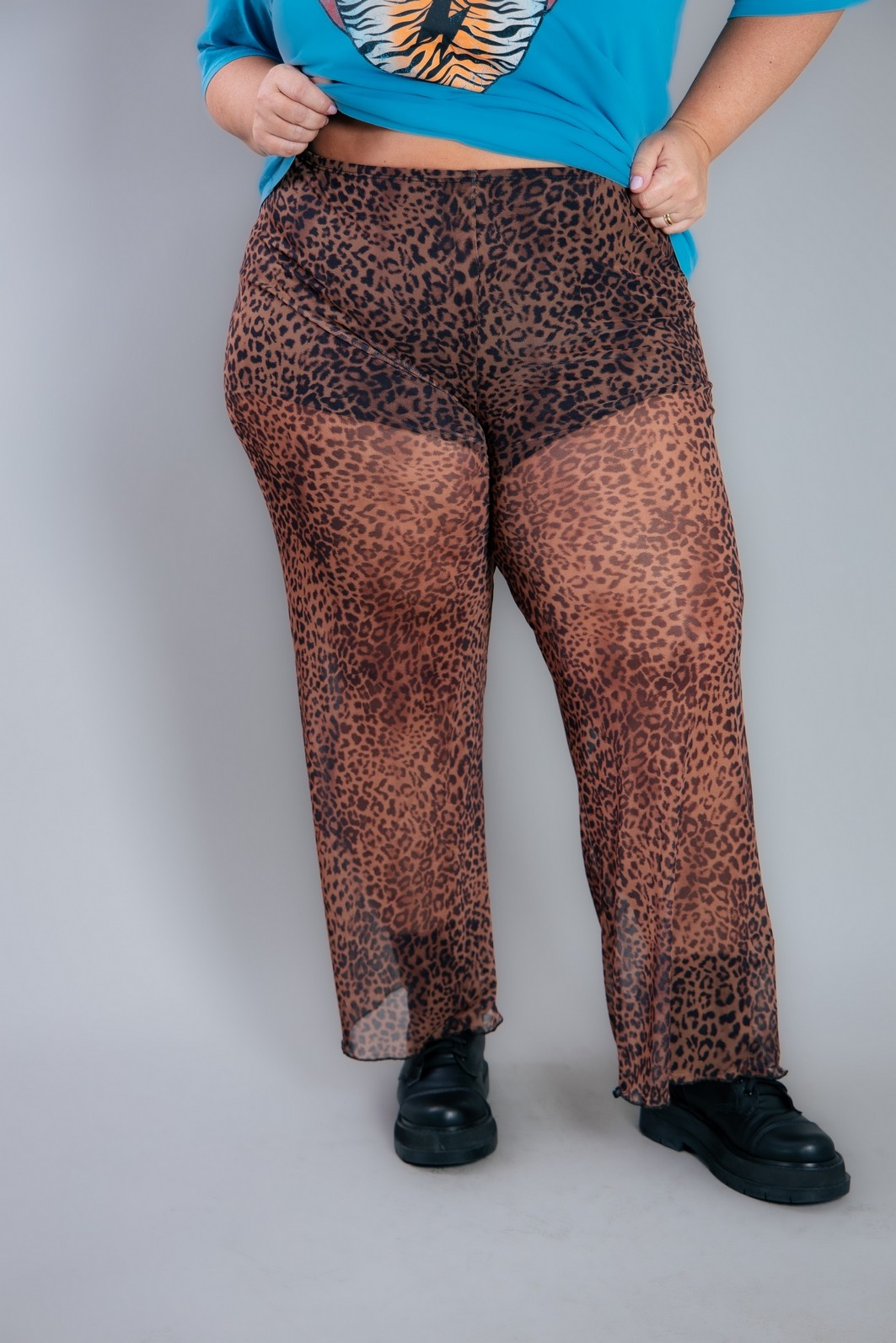 CALÇA DE ONCINHA EM TULE COM FORRO CALÇA DE ONCINHA EM TULE COM FORRO