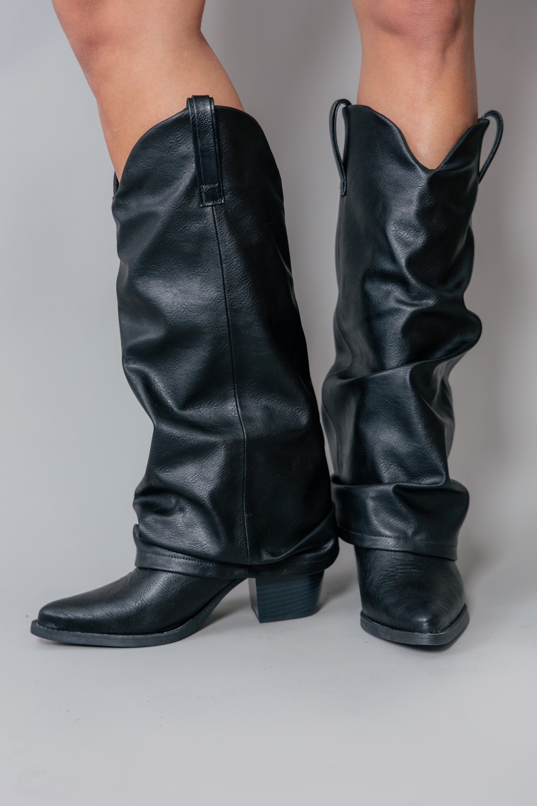 BOTA SLOUCHY PRETA BOTA SLOUCHY PRETA