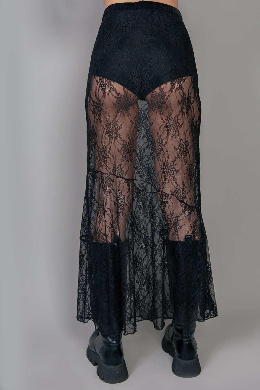 SAIA DE RENDA MIDI SEM FORRO PRETO