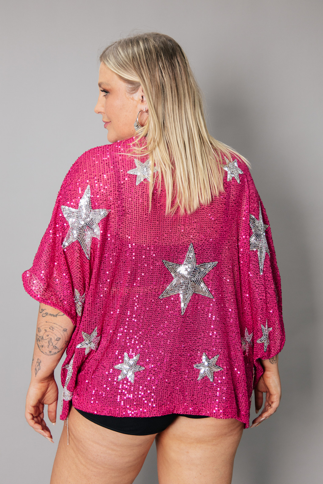 KIMONO DE PAETÊ ROSA COM BORDADO ESTRELAS PRATA