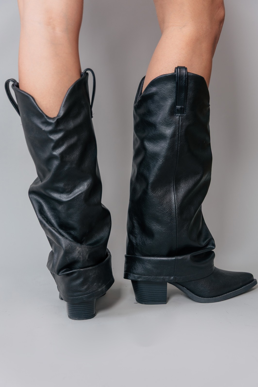 BOTA SLOUCHY PRETA BOTA SLOUCHY PRETA
