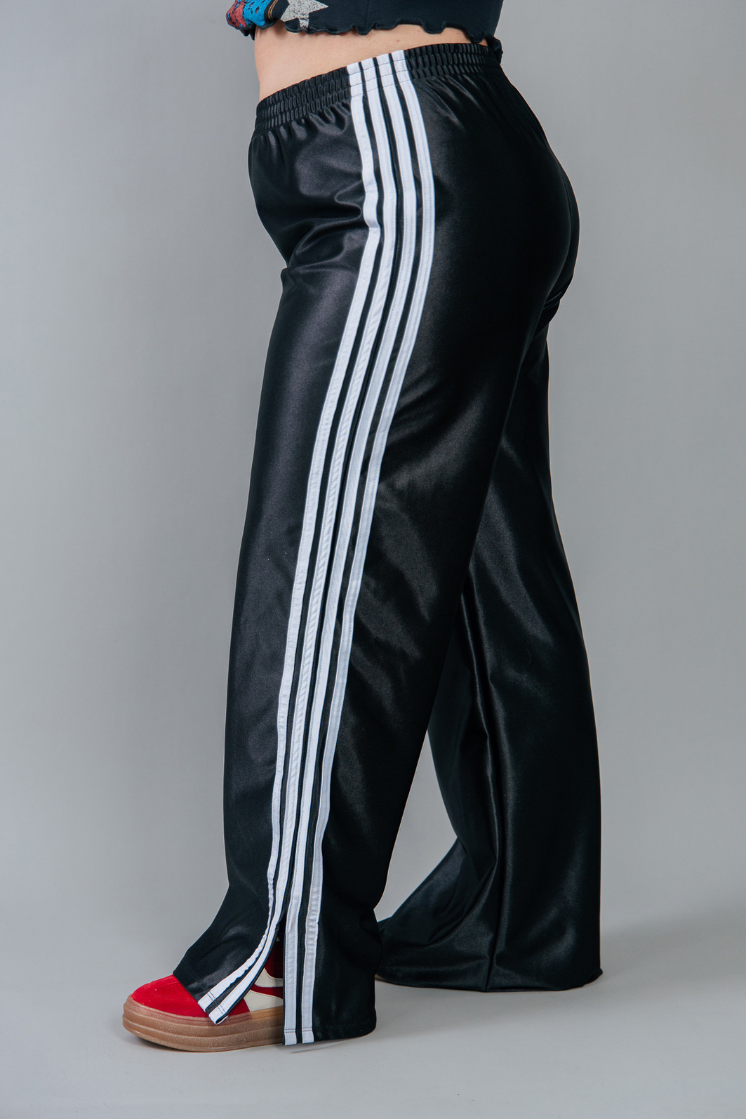 CALÇA SPORT PRETA COM LISTRAS