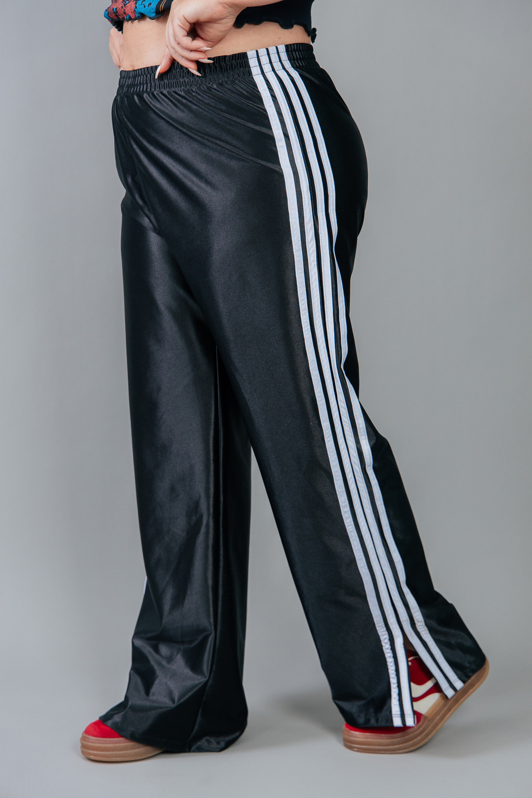 CALÇA SPORT PRETA COM LISTRAS