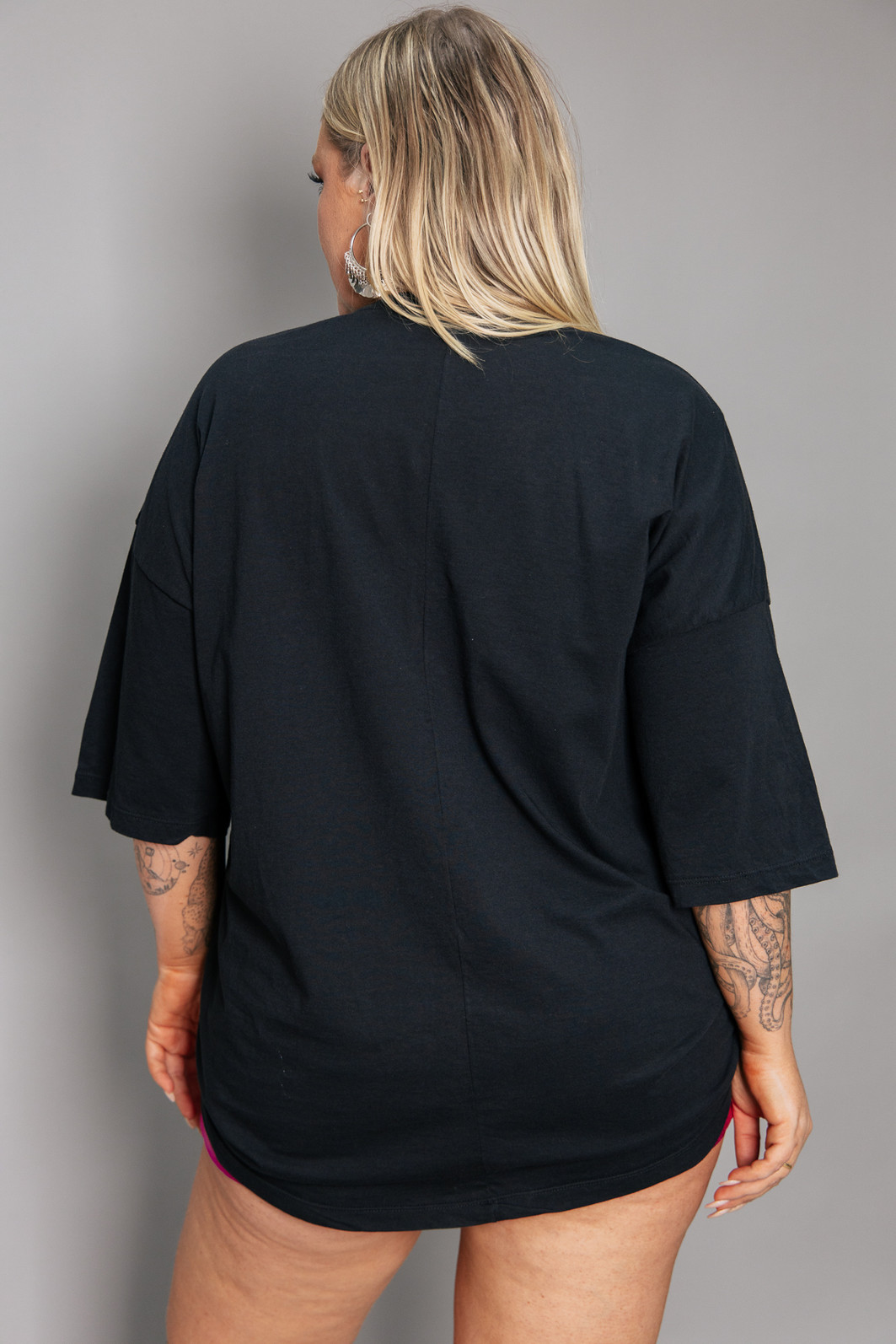 T-SHIRT OVERSIZED PRETA PANTHER COM CRISTAIS T-SHIRT OVERSIZED PRETA PANTHER COM CRISTAIS