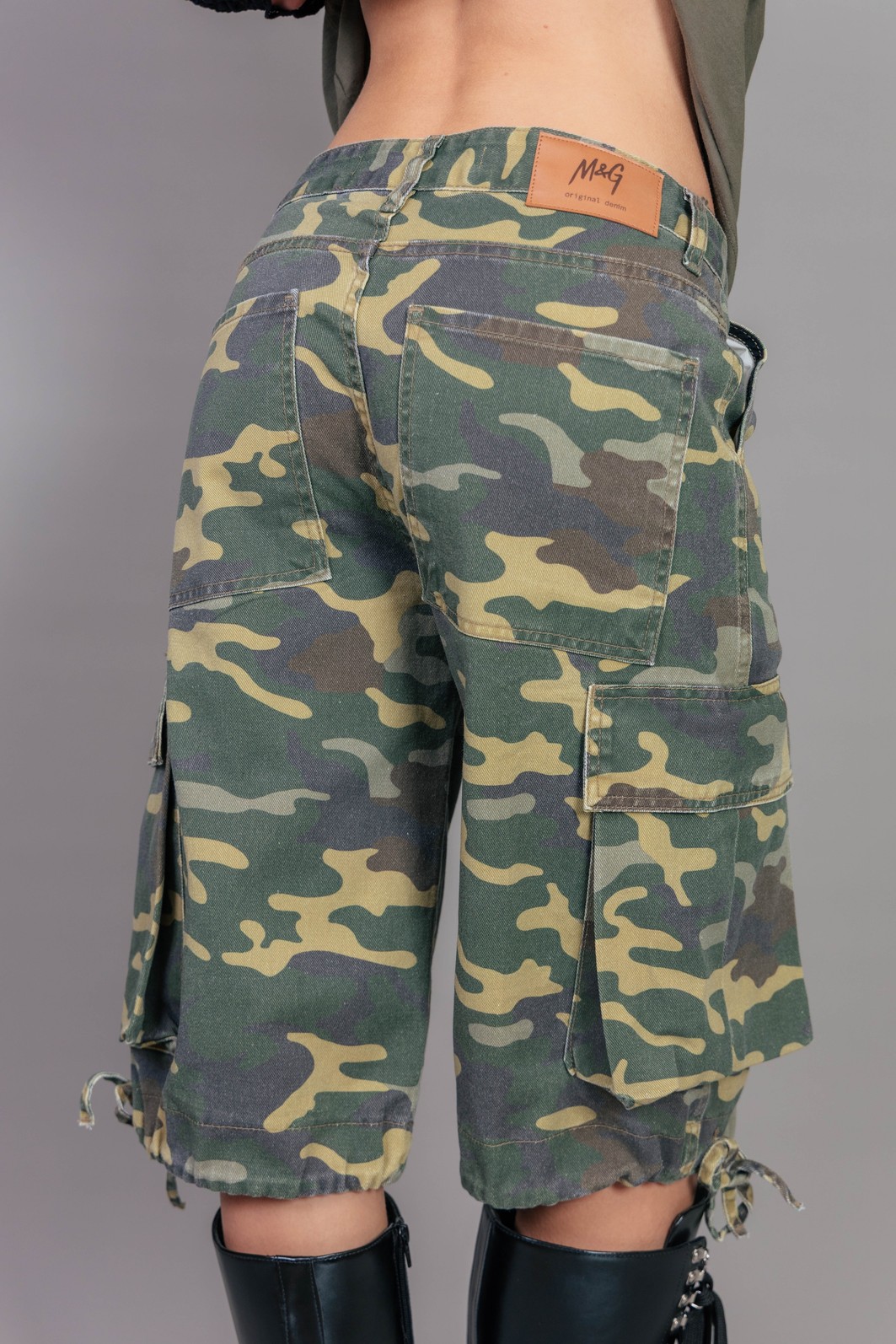 BERMUDA CARGO MILITAR CINTURA MÉDIA CAMUFLADA BERMUDA CARGO MILITAR CINTURA MÉDIA CAMUFLADA