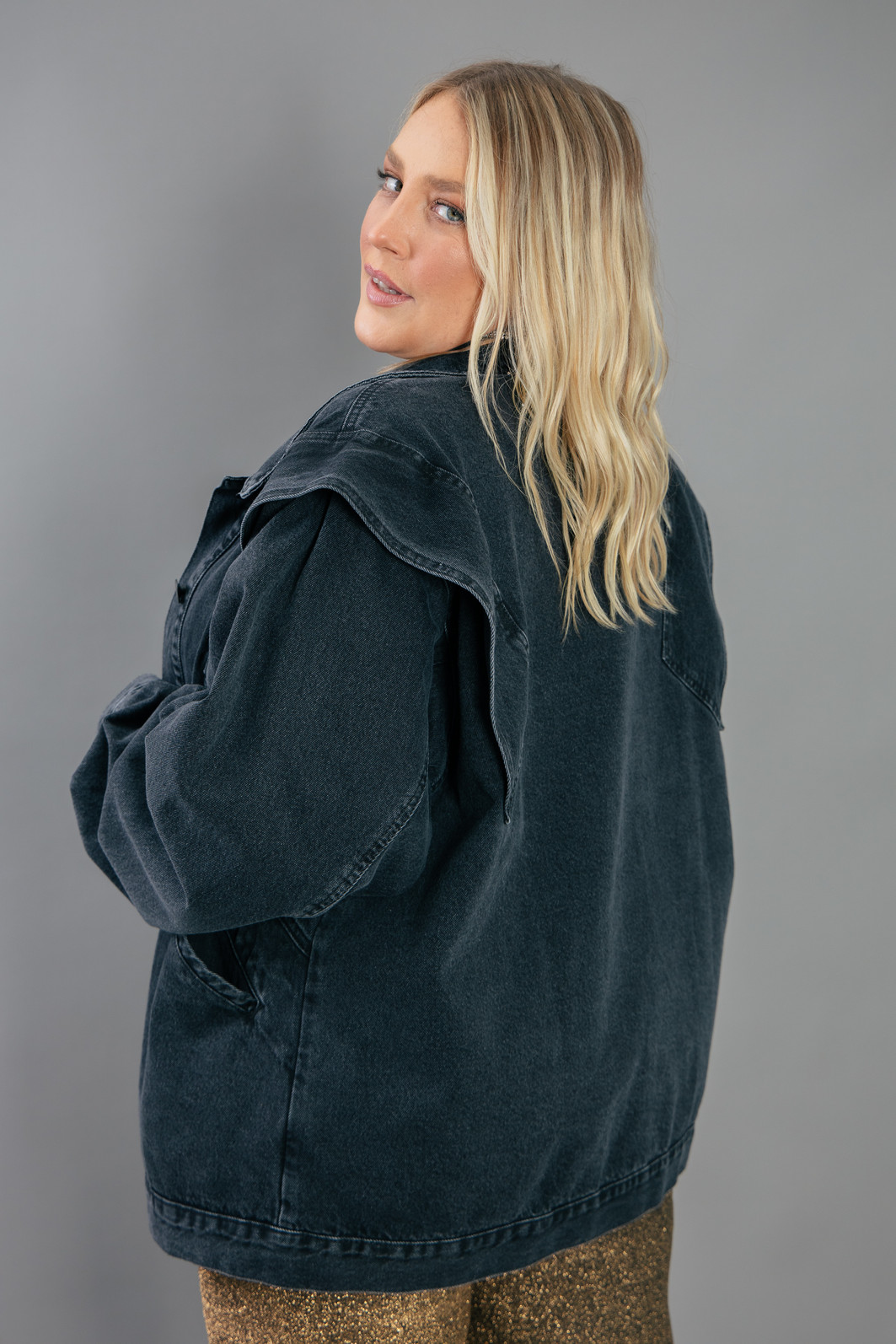 JAQUETA PRETA OVERSIZED 80s JAQUETA PRETA OVERSIZED 80s