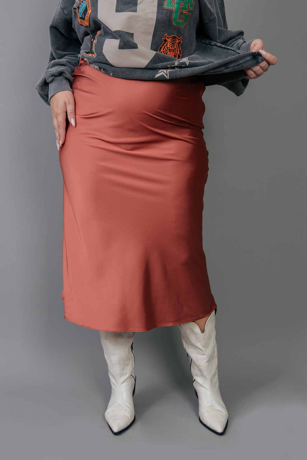 SAIA MIDI DE CETIM SEM FORRO MARSALA SAIA MIDI DE CETIM SEM FORRO MARSALA