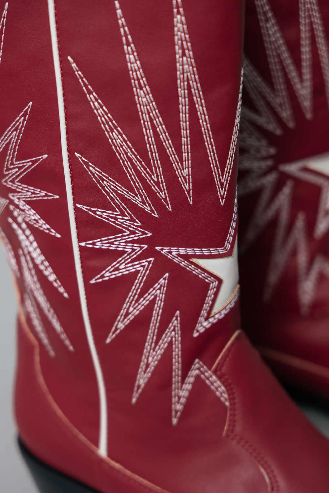 BOTA WESTERN BORDADA SPARKLE VERMELHA BOTA WESTERN BORDADA SPARKLE VERMELHA